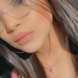 Meet your Posher, Coralys